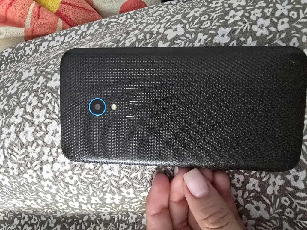 Мобилен телефон alcatel