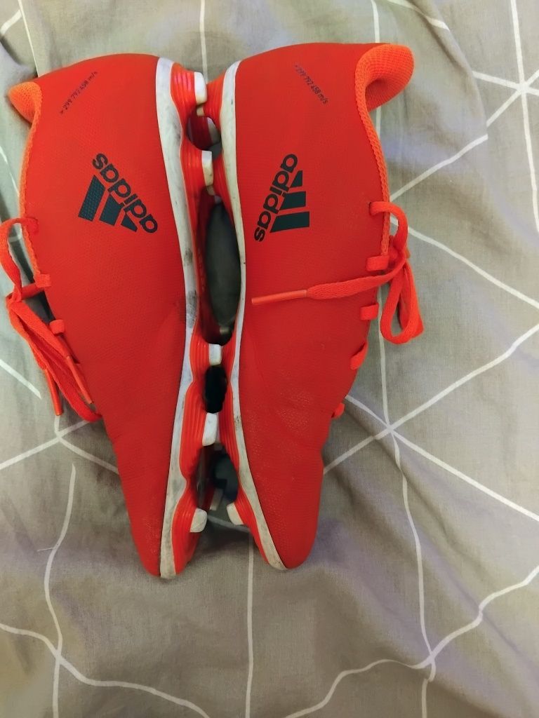 Продавам бутонки на adidas.