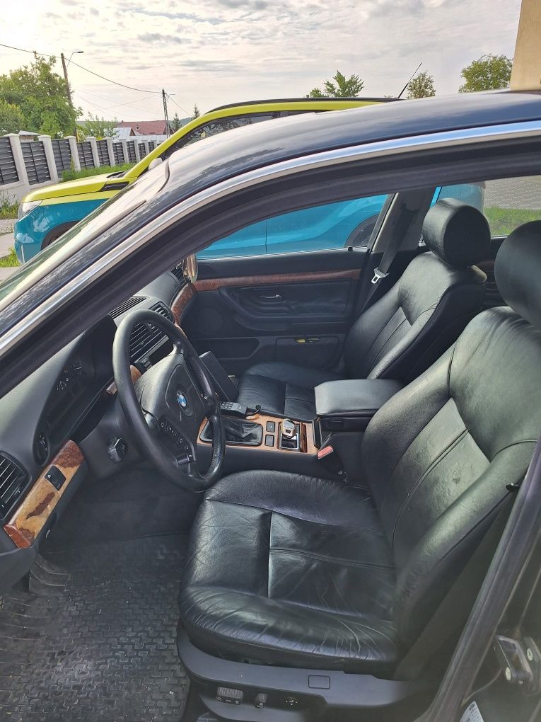 Vând BMW e 38 25 tds manual