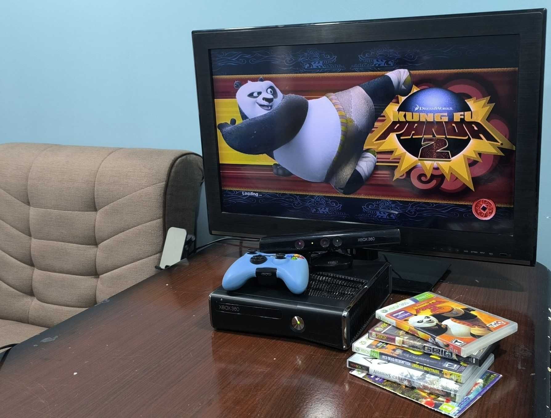 XBox 360S Model 1439 б/у. Все отлично работает!