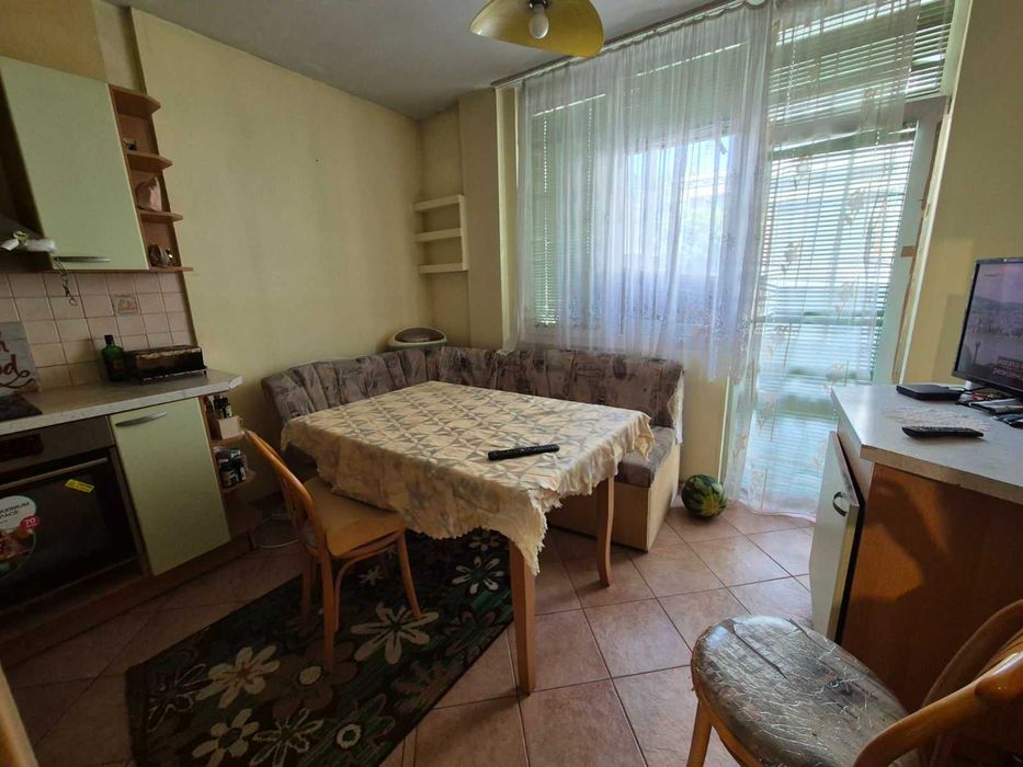 Продава се Четиристаен апартамент в Варна, Център - 87 кв.м за 2472 €/кв.м - Снимка #2