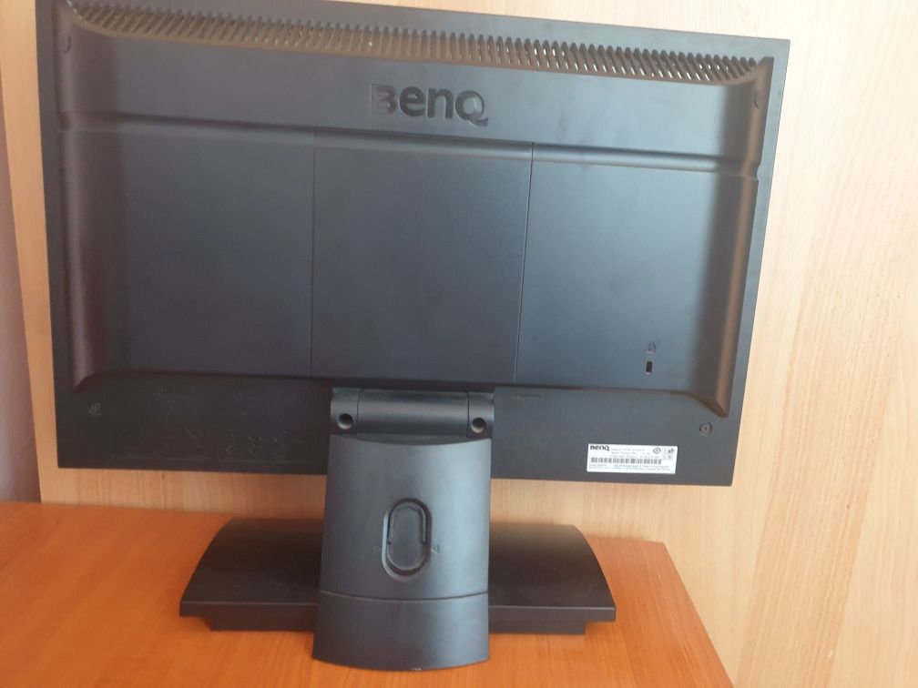 Vând monitor Benq culoare negru 60 Hz, 22 inch