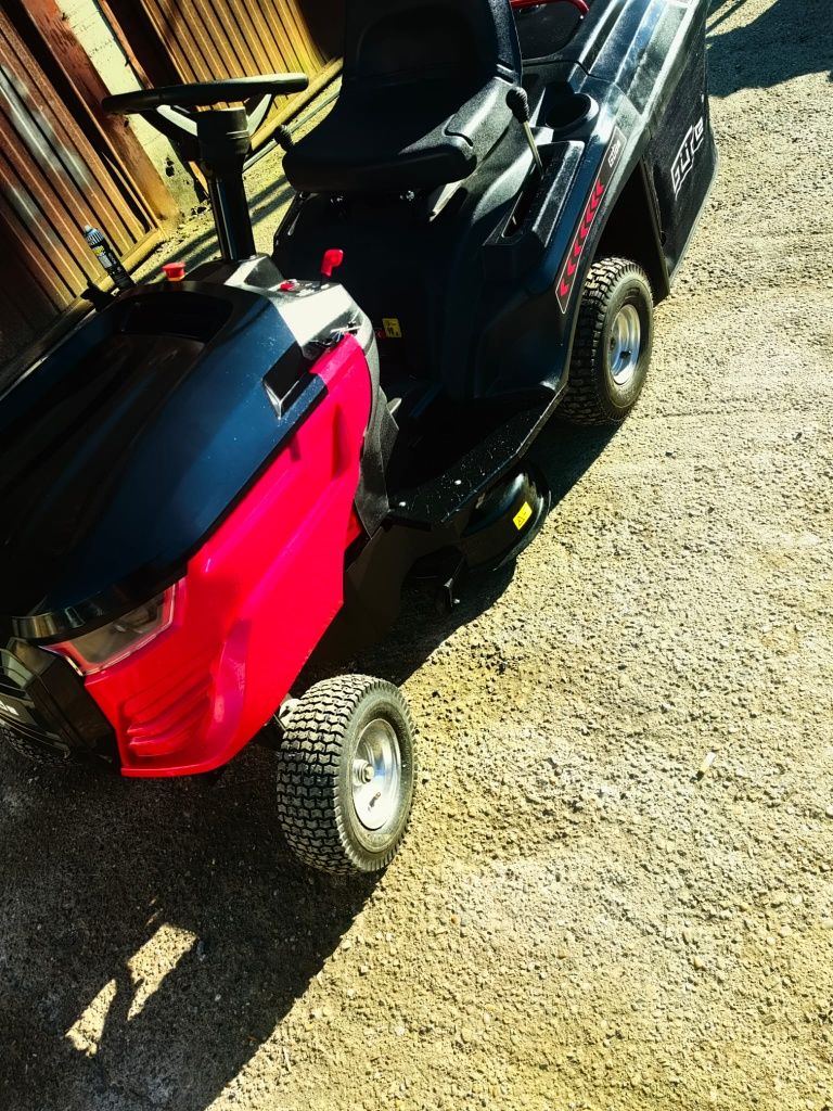Tractoras de tuns gazon gude