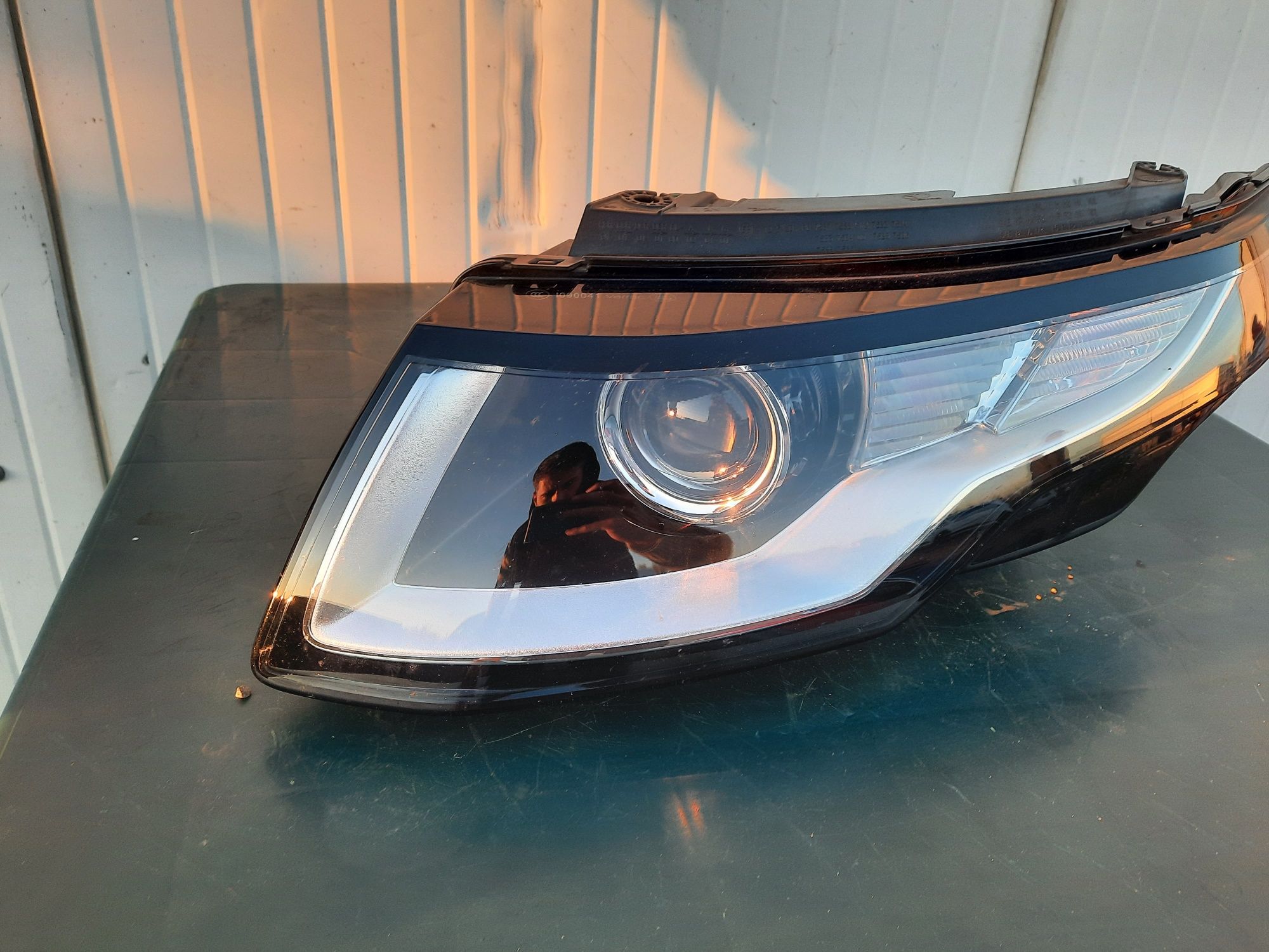 Faruri far stanga dreapta range rover evoque facelift halogen