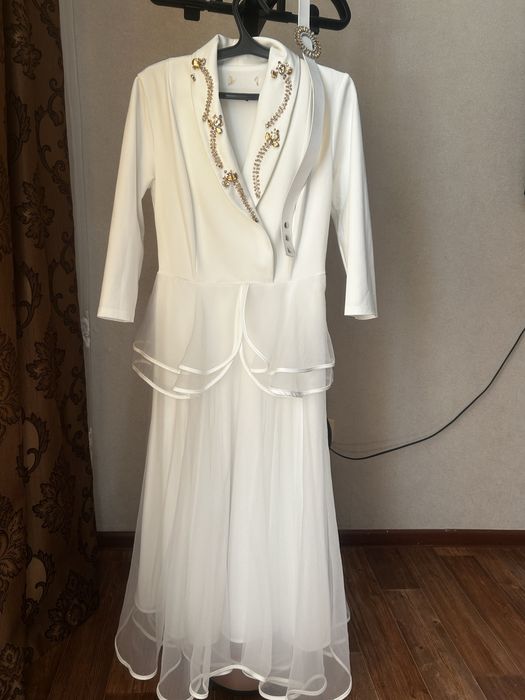 Продам платье белое