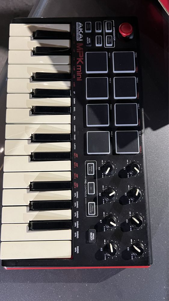Продам midi клавиатура Akai mpk mini