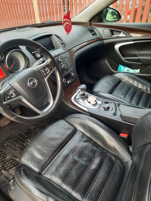 Vând Opel insigniaNumar de usi: 5