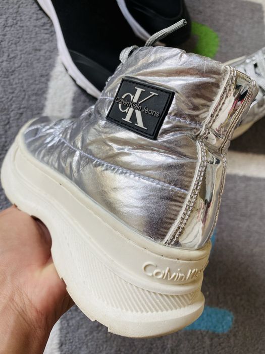 Calvin Klein-уникални сребристи ботички!
