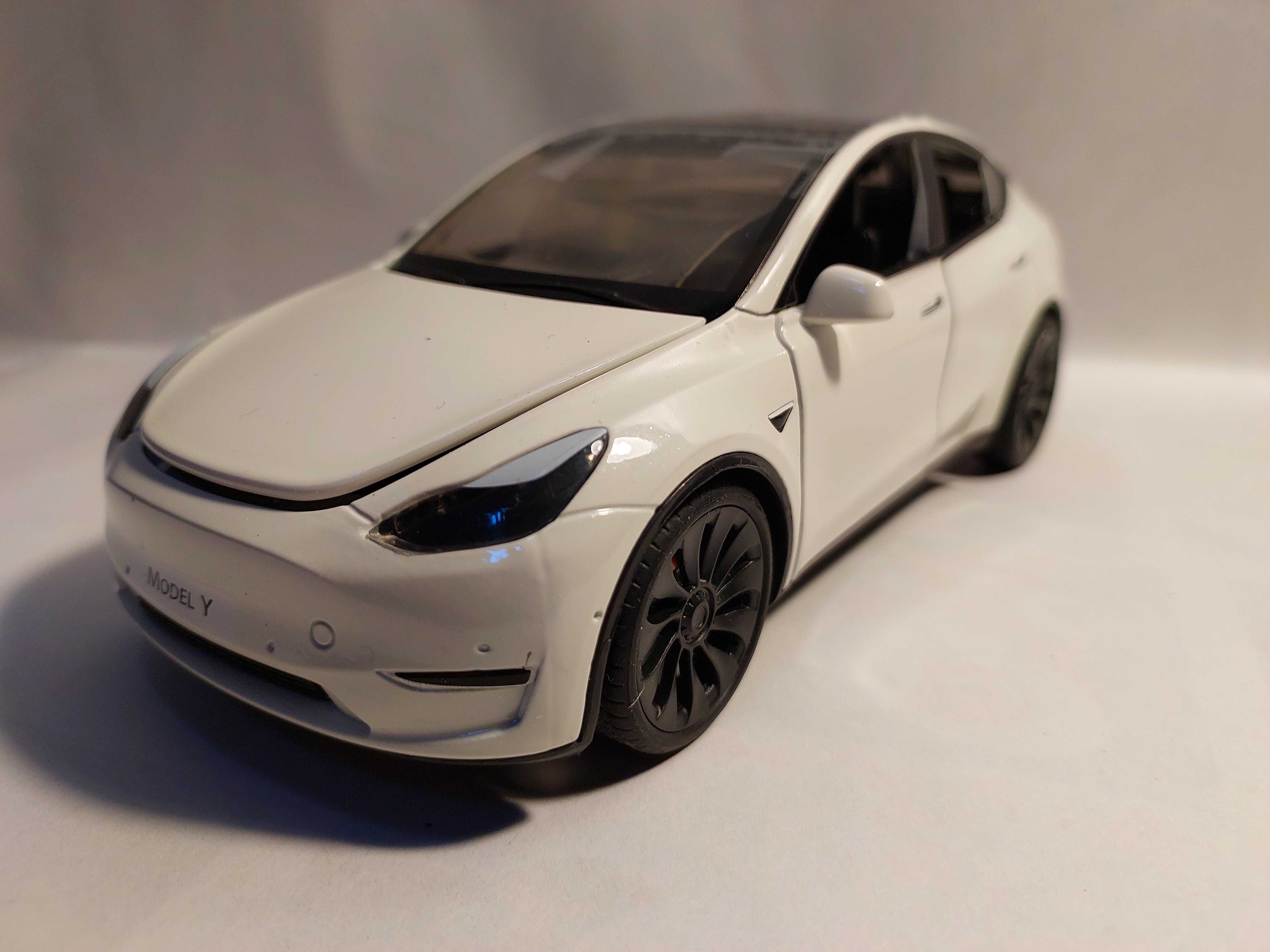 Macheta Tesla Model Y metal 1.24