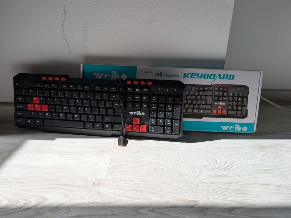 Tastatură pentru PC, cu fir, prin USB.