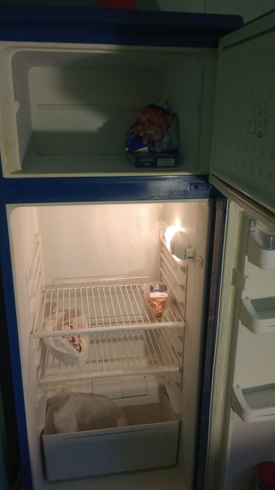 Vand frigider cu congelator