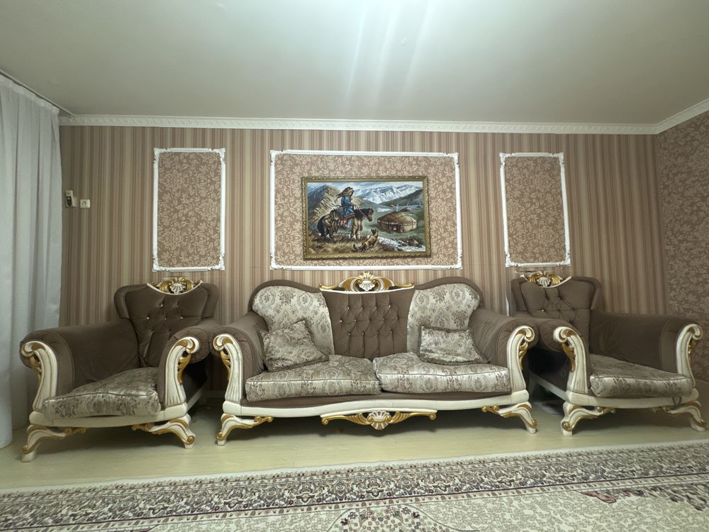 Продам диван скреслами