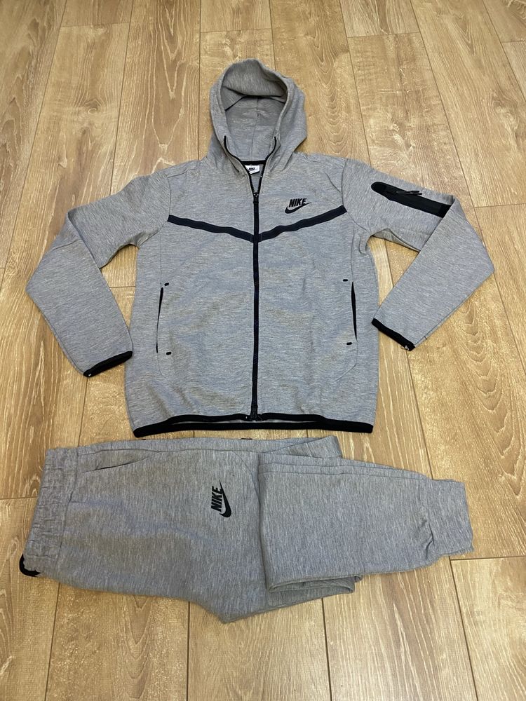 Trening Tech Fleece Nike marimea M, L, XXL