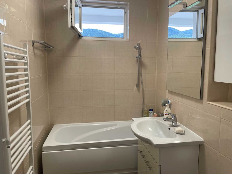 Prop. vand apart 3 camere, decomandat, mobilitat, utililat , zona ultr