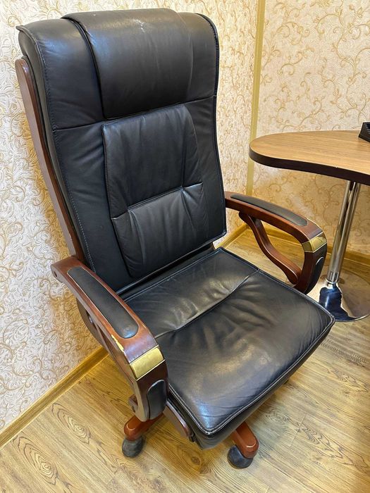 Большое кресло руководителя