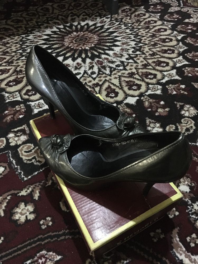 Женская обувь на каблуках