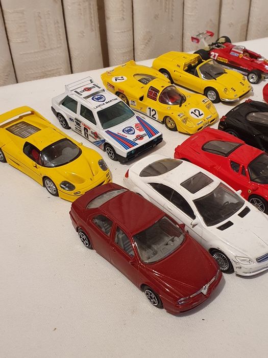 Vând lot masinute fier