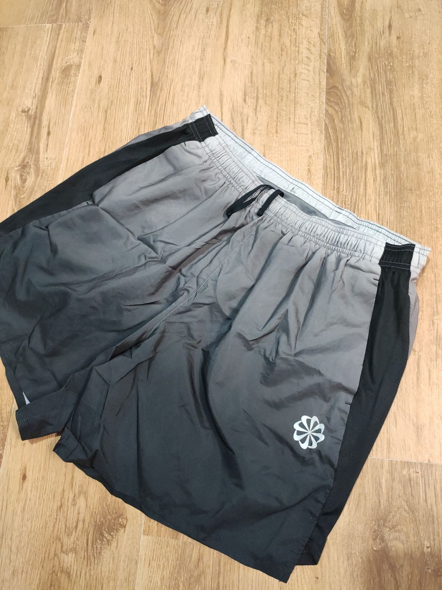 Pantaloni scurți Nike mărimea XL