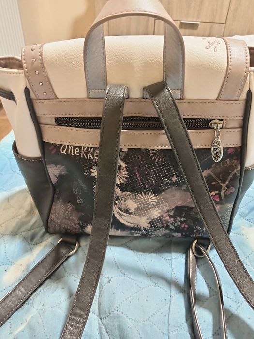 Продавам дамска раница