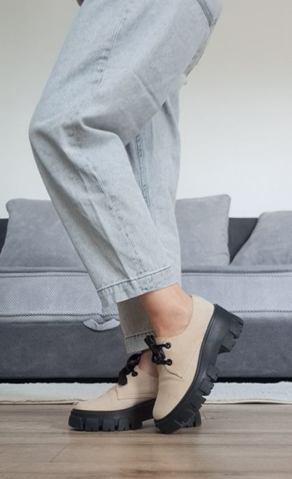 Pantofi din piele intoarsa