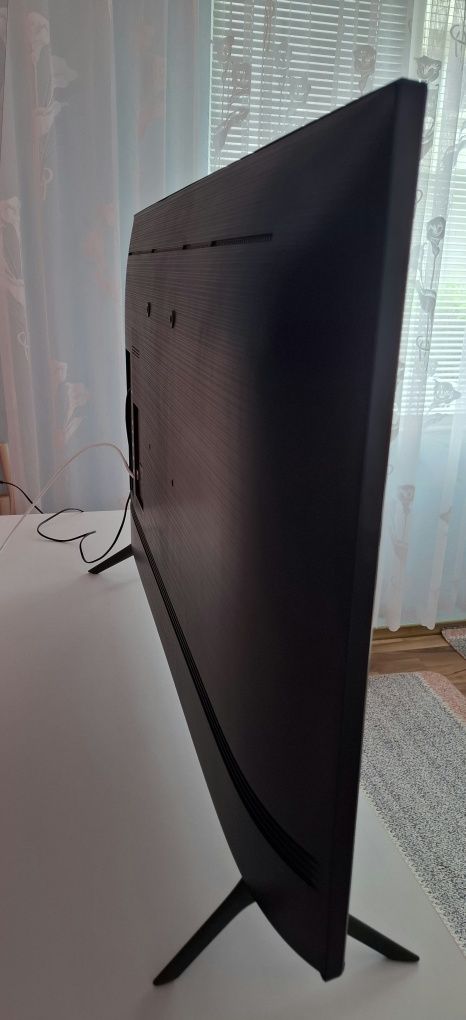 Продавам телевозор Samsung UE50AU7172 Smart, 4K, Ultra HD,LED за части