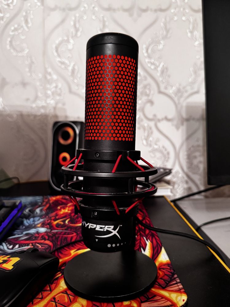 Микрофон HyperX QuadCast + Кранштейн