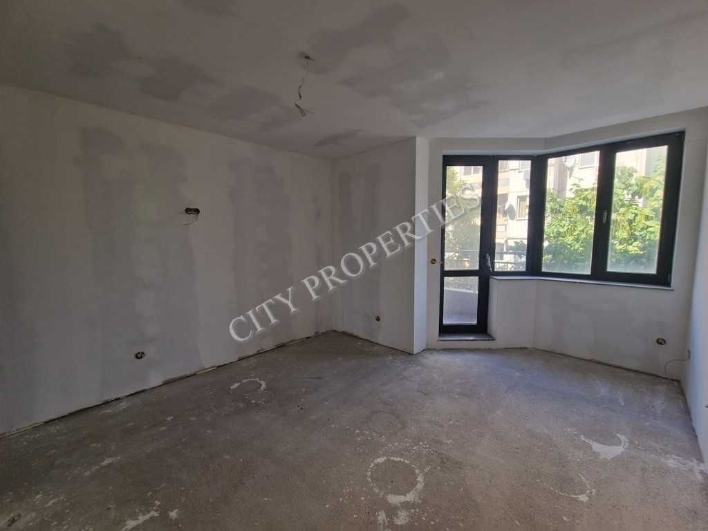 Продава се Тристаен апартамент в Благоевград, Освобождение - 110 кв.м за 1091 €/кв.м - Снимка #3