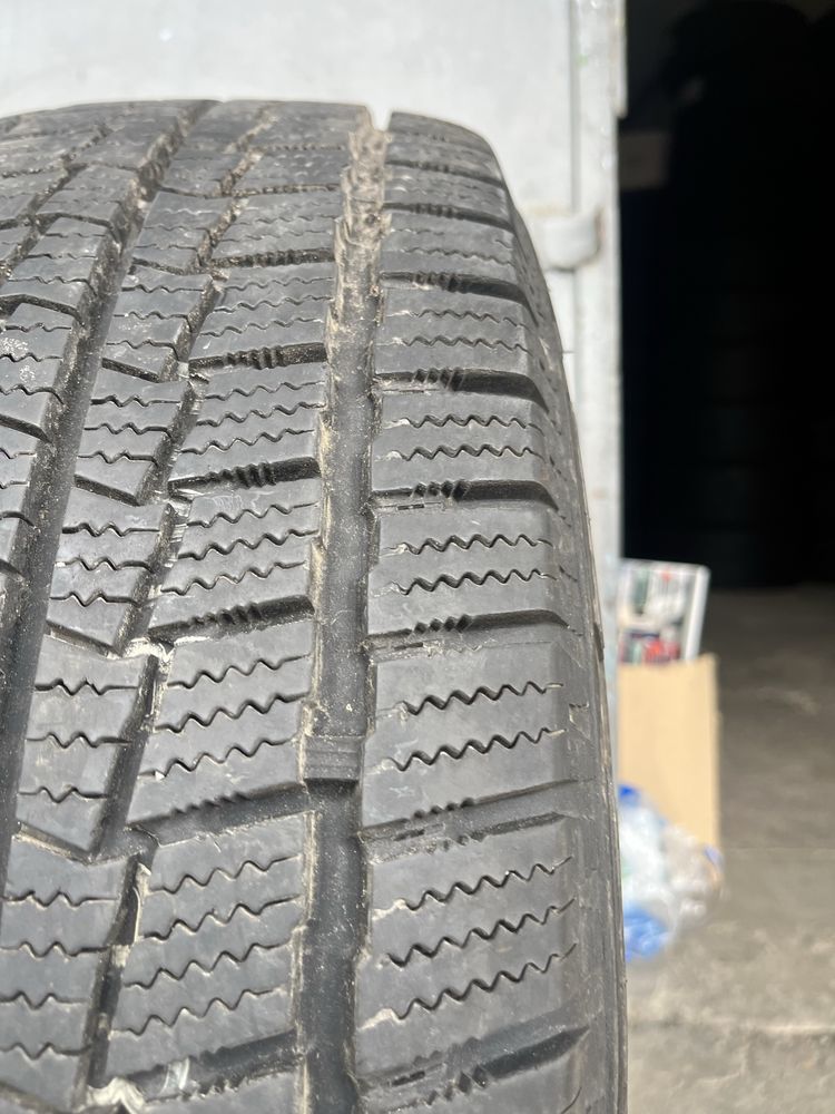 4 бр. гуми за бус 235/65/16C Hankook 8-9 mm DOT 4210