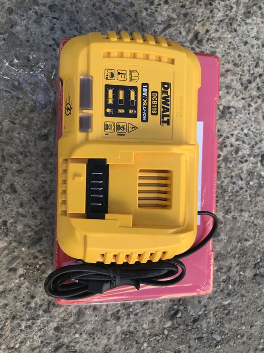 Alimentator Incarcator Dewalt DCB 118 8A