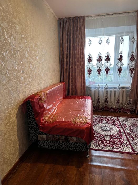 Продам 2 коврика, цена 2500 тг, б/у, размеры длина 1,5*0,80, 1,45*0,70