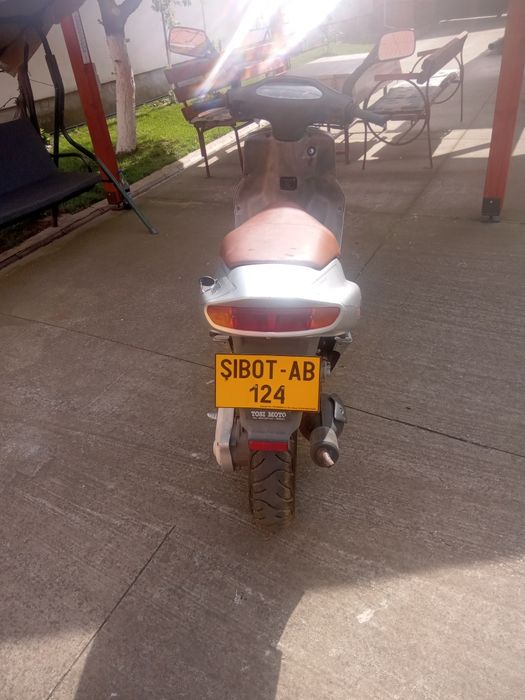 Vând scuter Aprilia