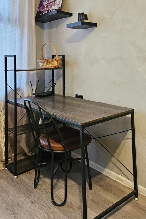 Продам стол компьютерный