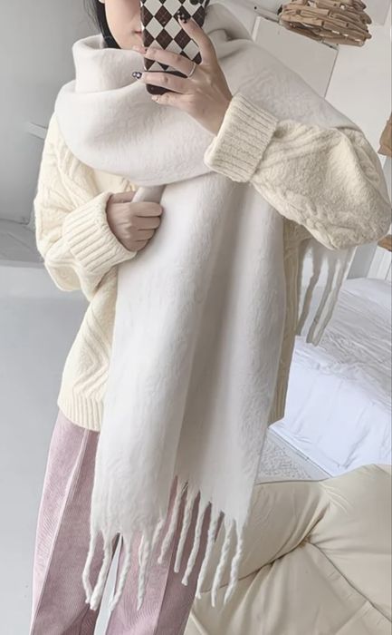 Продам шарфы и пушистые наушники