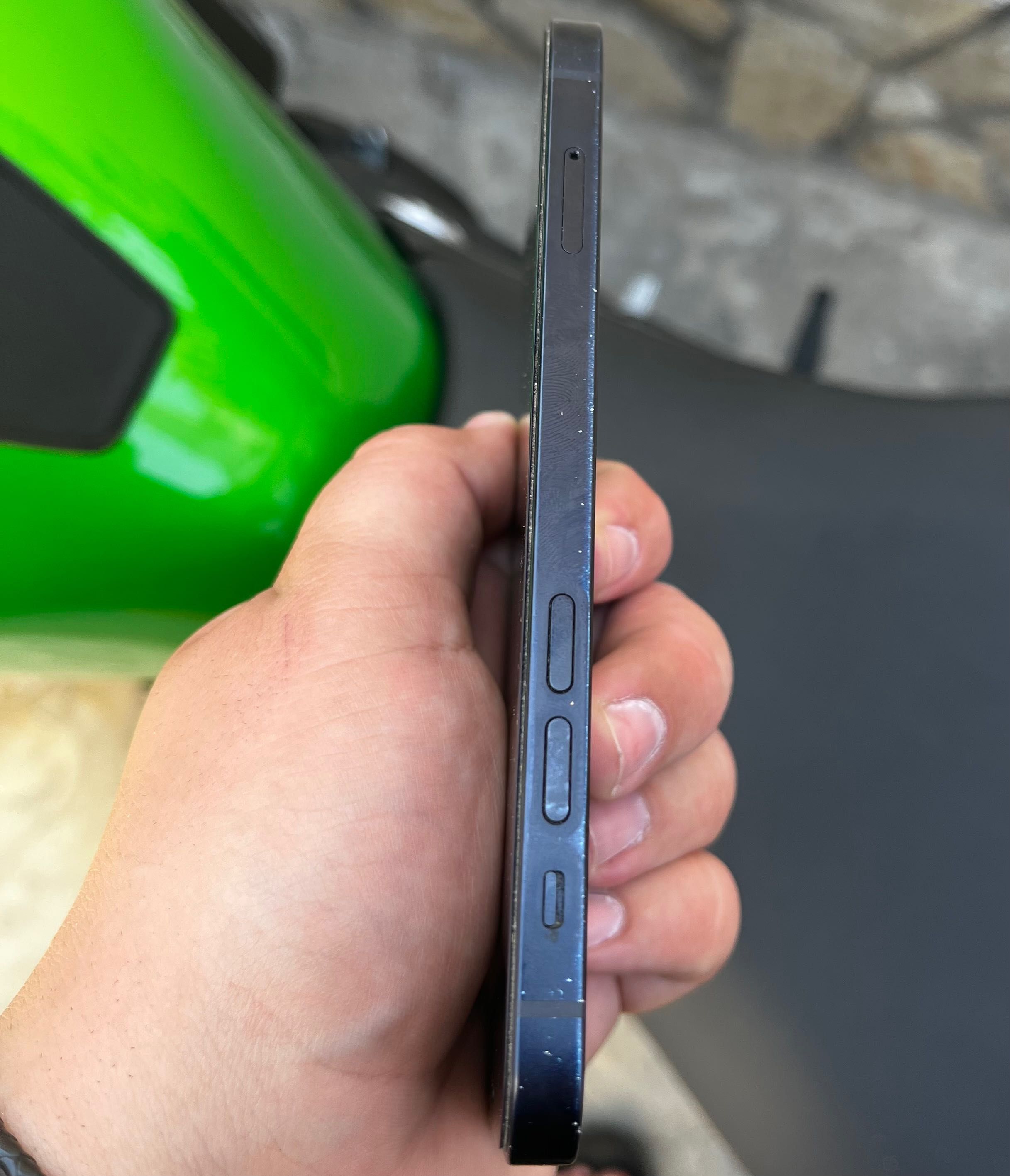 Продавам İPhone 12