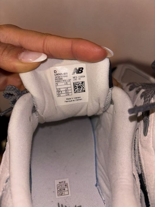 New Balance 9060 
Дамски маратонки