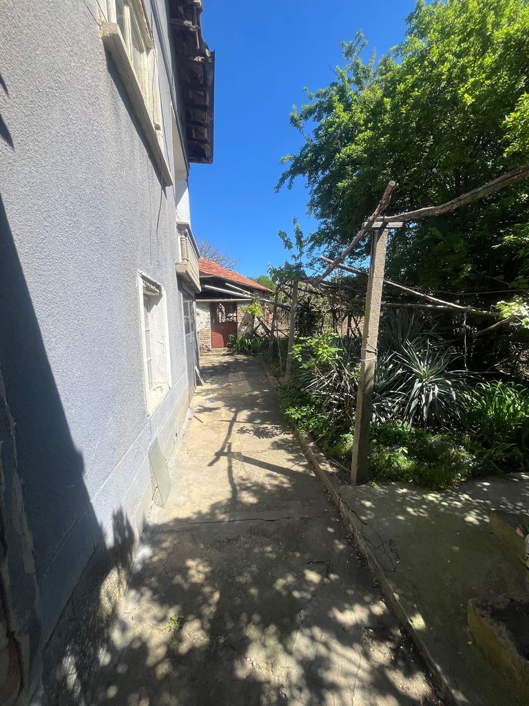 Продава се Къща в Павликени - 1000 кв.м за 16 €/кв.м - Снимка #10