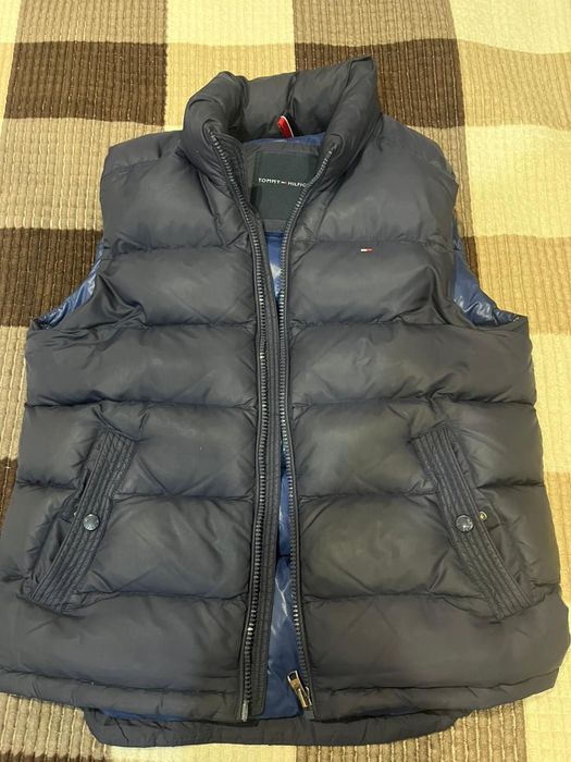 Продам безрукавку  TOMMY Hilfiger