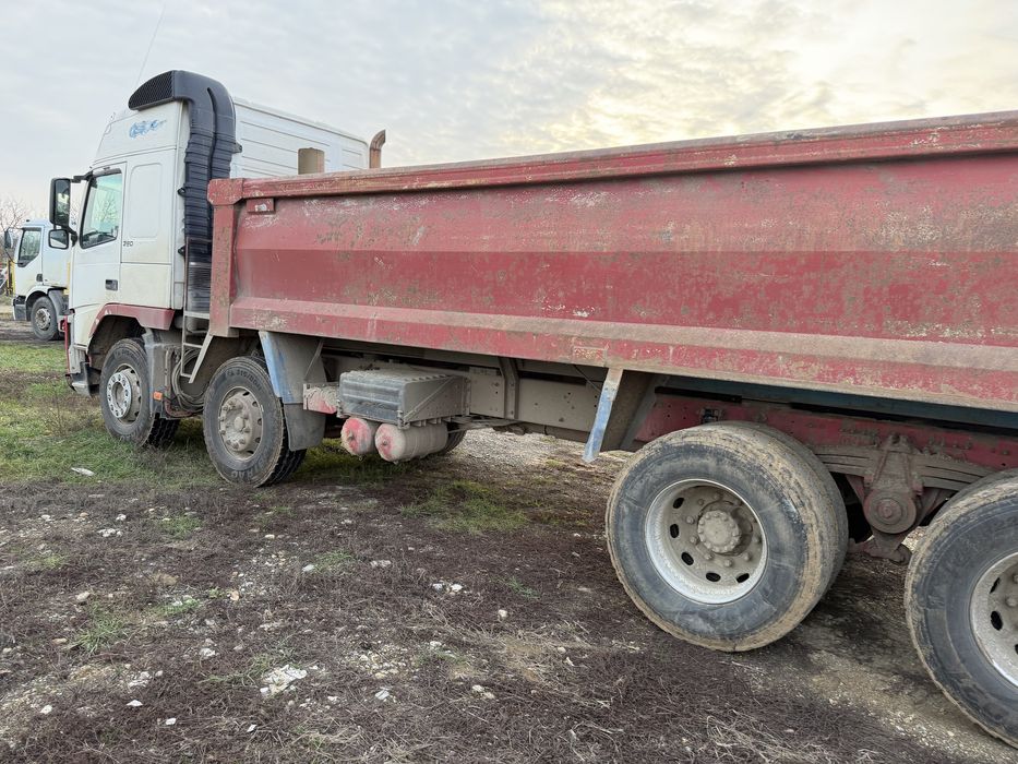 Volvo 8x4 basculabil
