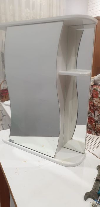 Продам шкаф-зереало для ванной