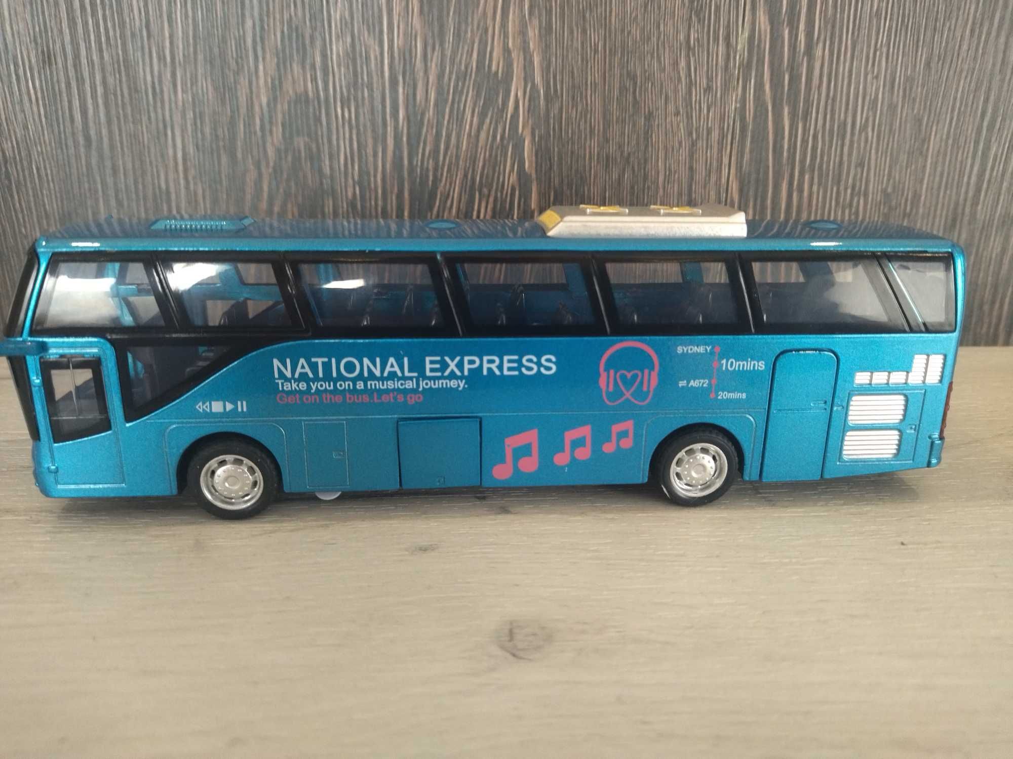 Метален автобус National Expres !!!