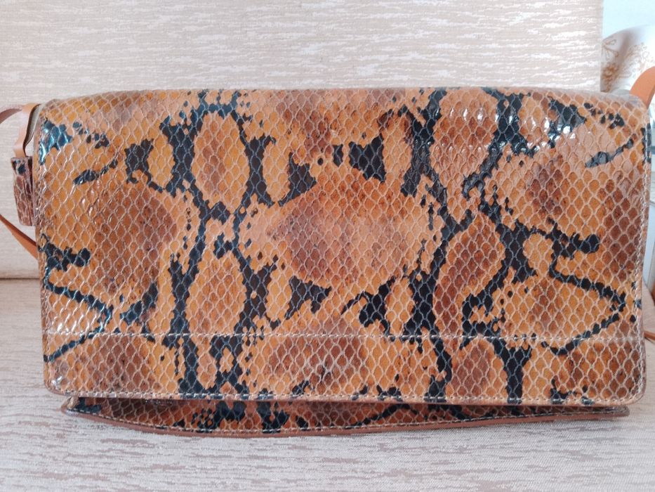 Здрави чанти от естествена кожа  в безупречен вид 15-65лв.