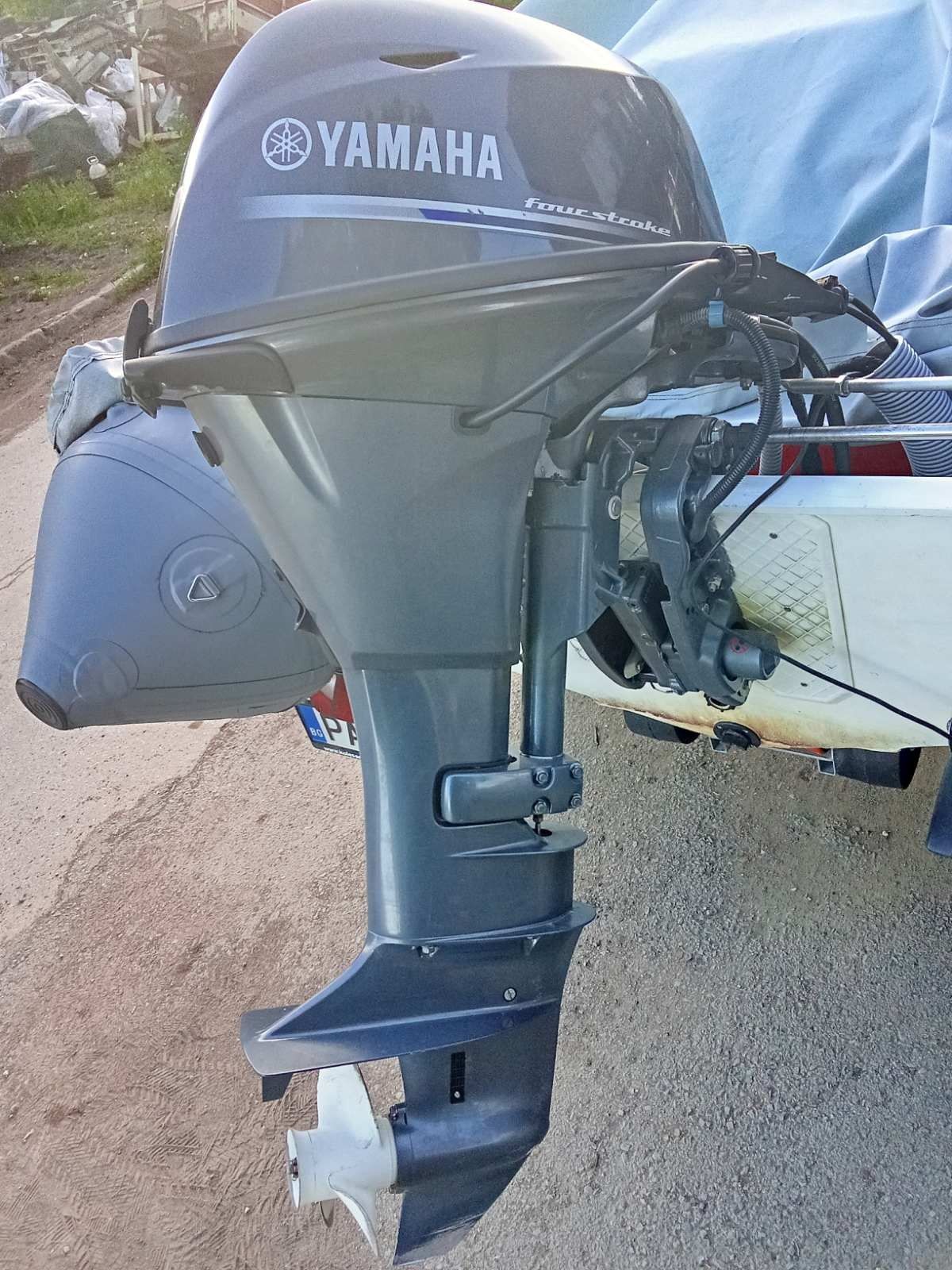 Извънбордов двигател за лодка Yamaha 20 hp като нов-2020г на 230часа