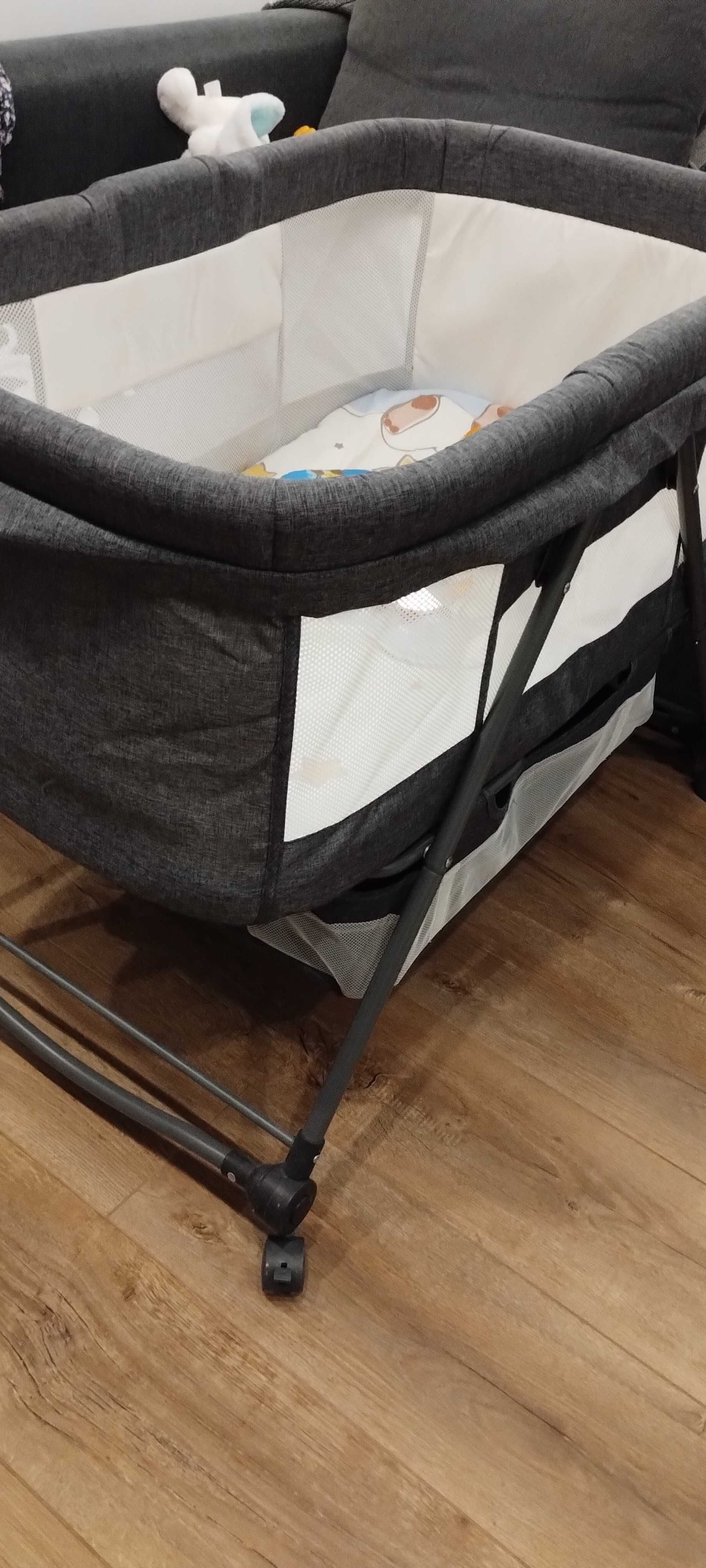 Pătuț bebe cu roti și leagan