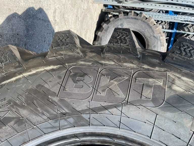 Anvelope noi 800/65R32 radiale marca BKT pentru combina