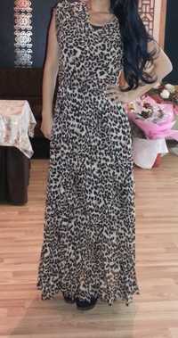 Платье леопардовое.