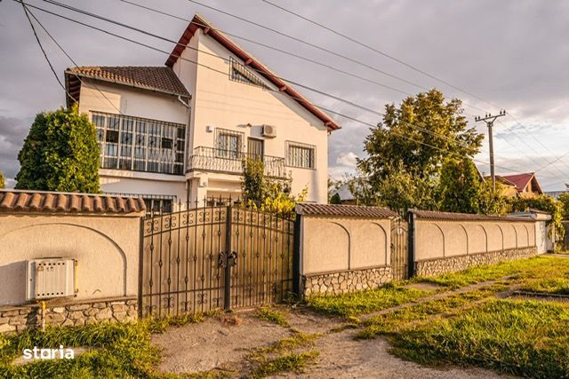 Vanzare  vila, superba, Targoviste, strada Manastirii.