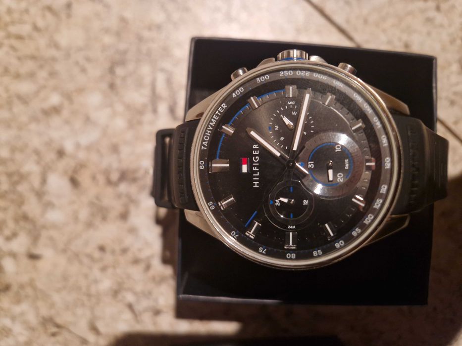 Часовник Tommy Hilfiger