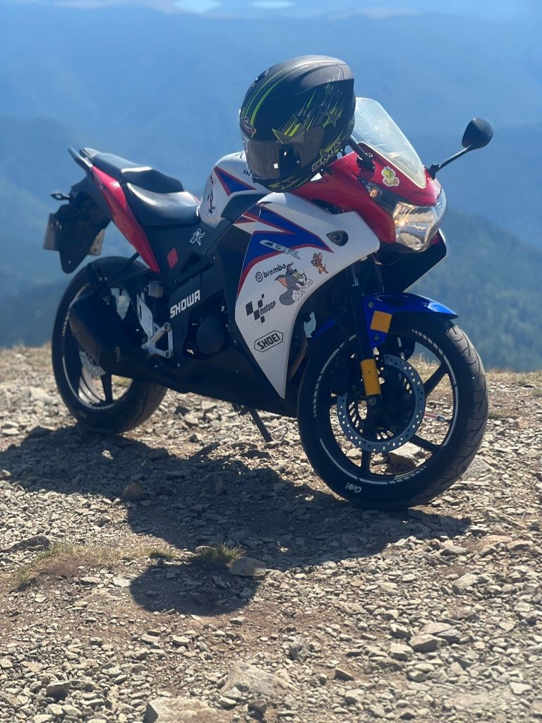 Vând Honda Cbr125