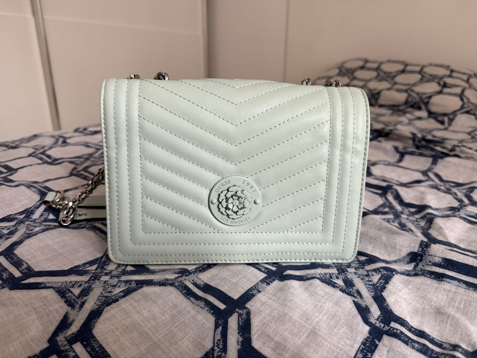 Дамска чанта Guess