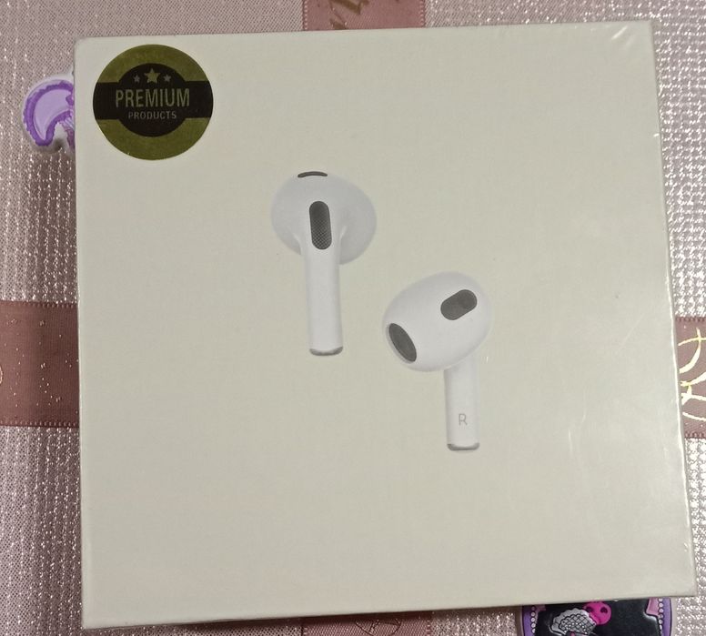 Наушники AirPods новые.